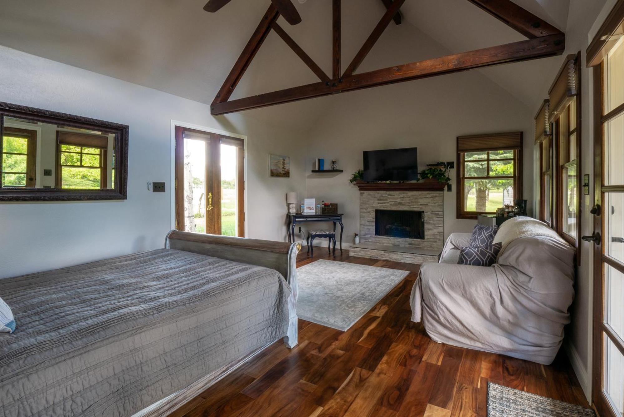 Apple Orchard Inn Hermosa Room photo