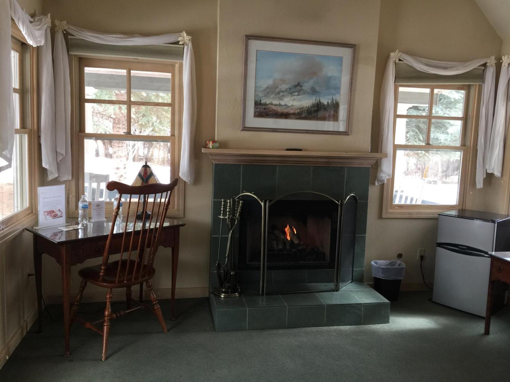 Apple Orchard Inn Hermosa Room photo