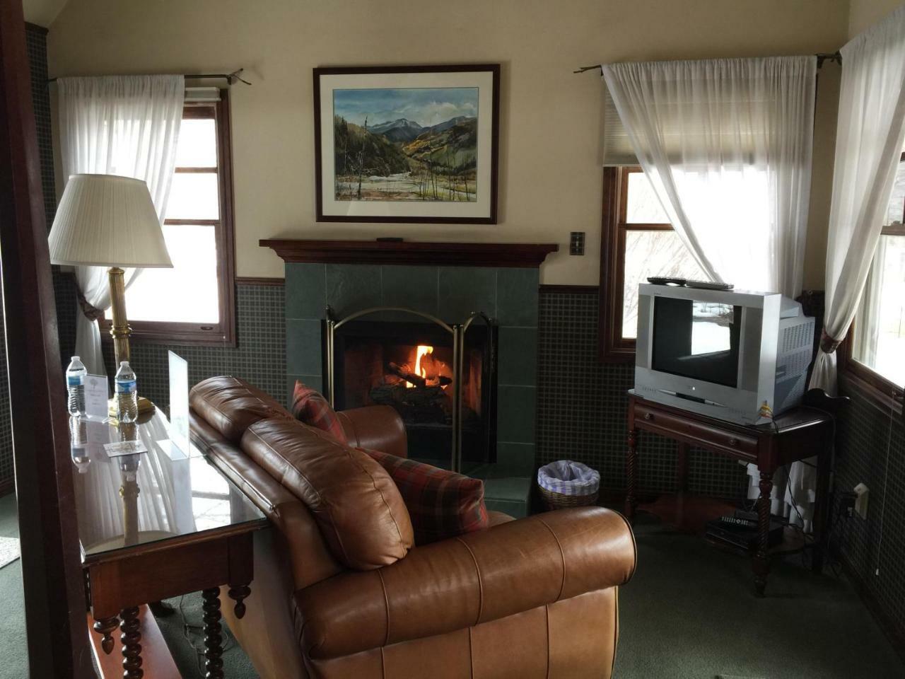 Apple Orchard Inn Hermosa Room photo