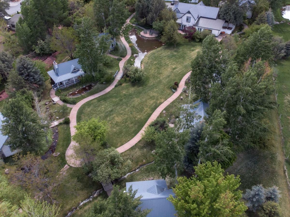 Apple Orchard Inn Hermosa Exterior photo